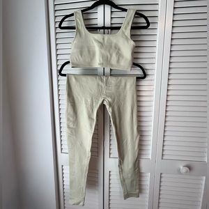 Set active workout set in oat milk size medium